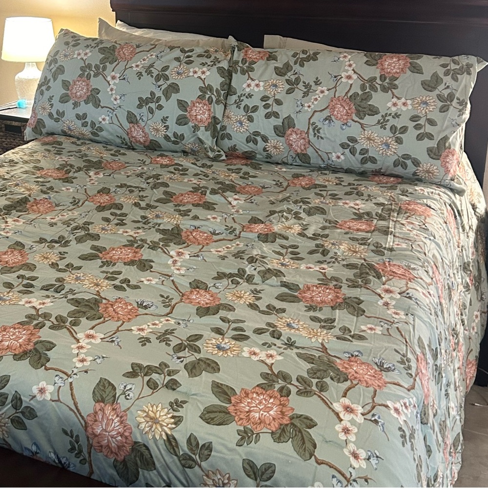 Threshold Floral Comforter - Green and Pink